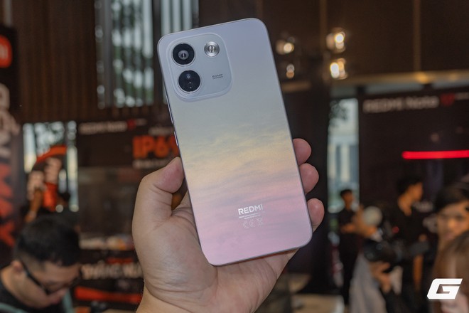 Điện thoại REDMI Note 17 được thử nghiệm khả năng chịu va đập và nước