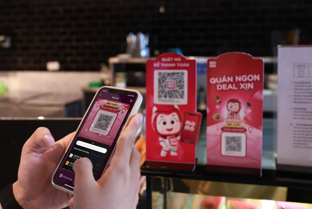 Ứng dụng thanh toán trên điện thoại trong giao dịch hằng ngày