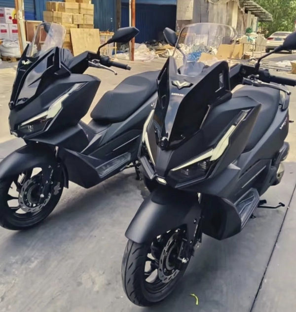 Động cơ và khu vực truyền động trên mẫu xe tay ga hybrid