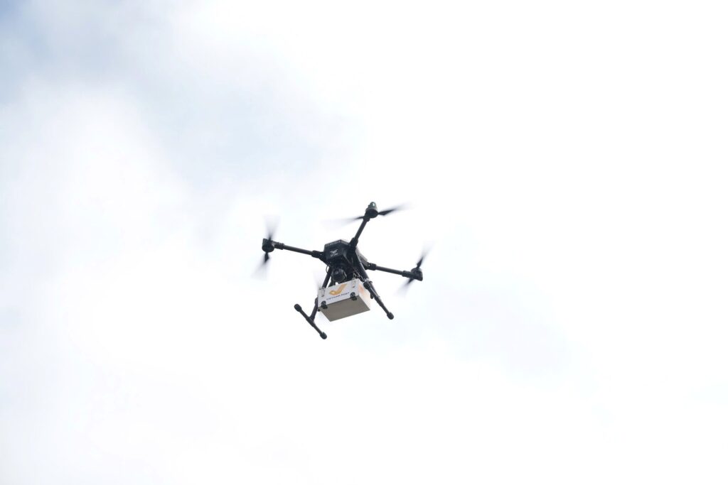 Nhóm nghiên cứu giới thiệu công nghệ UAV hoạt động trong điều kiện gió mạnh