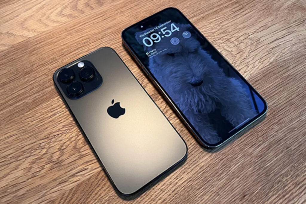 Màn hình iPhone hiển thị tùy chọn chia sẻ vị trí trong ứng dụng Tìm