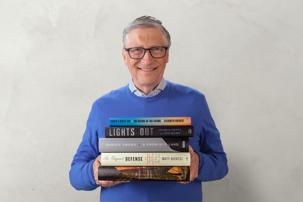 Bill Gates dành thời gian đọc và suy nghĩ trong không gian yên tĩnh