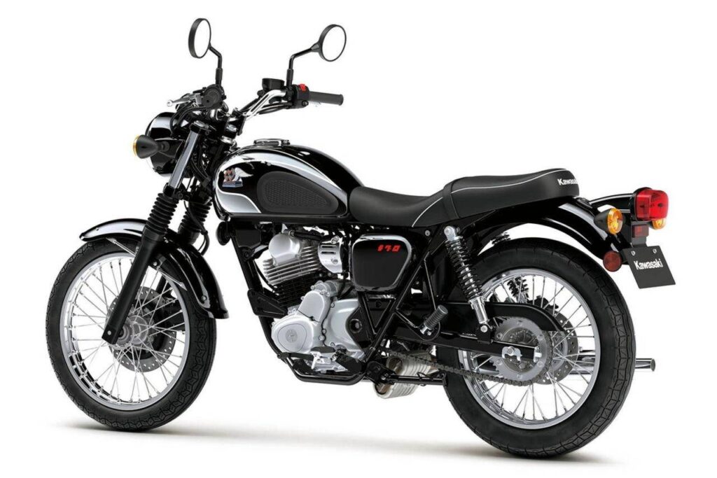 Meguro S1 2027 đứng cạnh Kawasaki W230