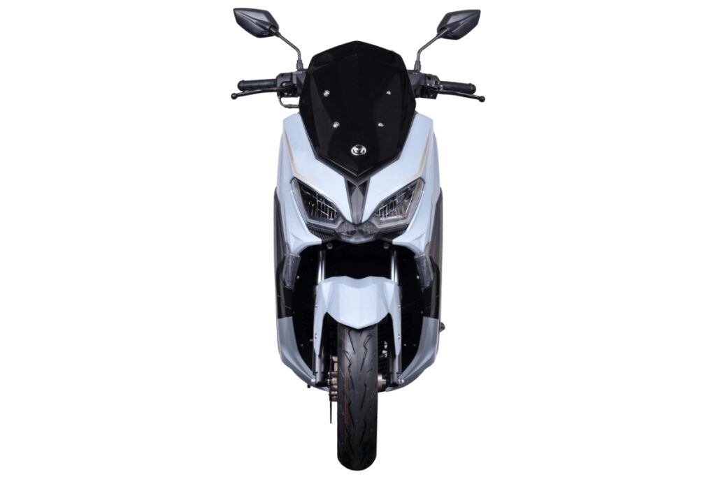 Modenas Elit 150S màu xanh Amazon Green trên đường phố