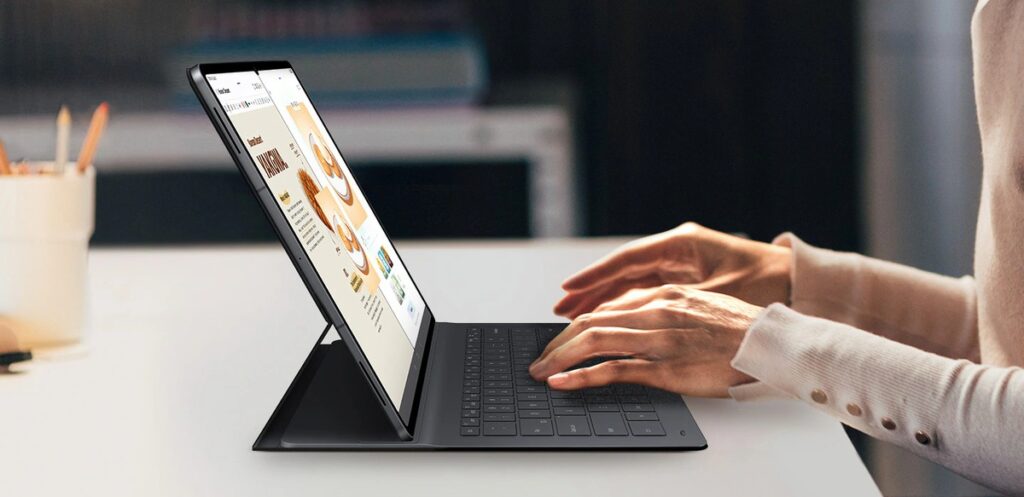 S Pen được sử dụng để ghi chú trên màn hình Galaxy Tab S11 Ultra