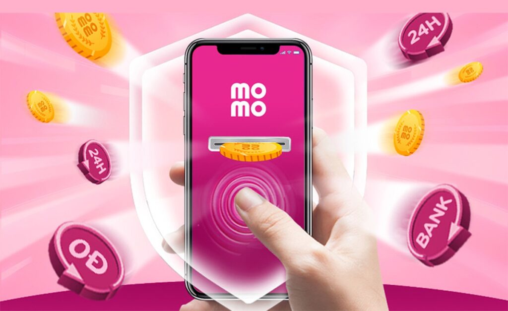Người dùng thực hiện giao dịch bằng ứng dụng MoMo
