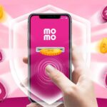Ứng dụng MoMo hiển thị trên màn hình điện thoại