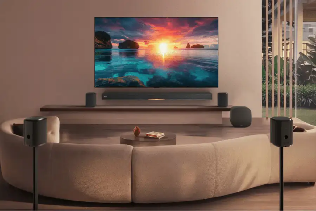 Giao diện hình ảnh trên TV LG OLED evo AI G6 trong phòng khách