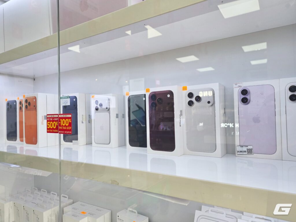 iPhone 18 Pro được trưng bày sẵn trên kệ cửa hàng