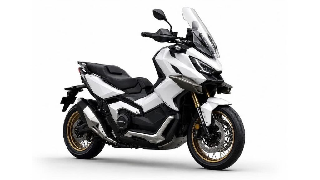 Góc nhìn thân xe của QJMotor X-Adventure 900 với phong cách adventure