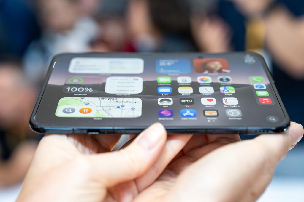Màn hình ngoài 5,4 inch trên iPhone Duo