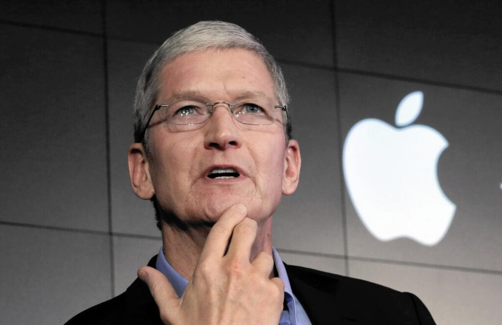 Logo Apple trên nền không gian tối