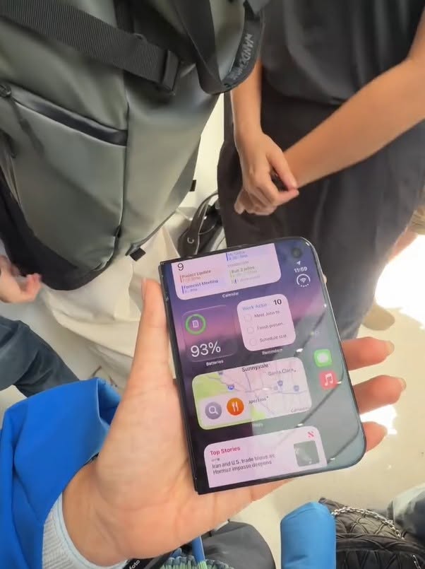 iPhone Duo với hai lựa chọn màu Night Sky và Star White