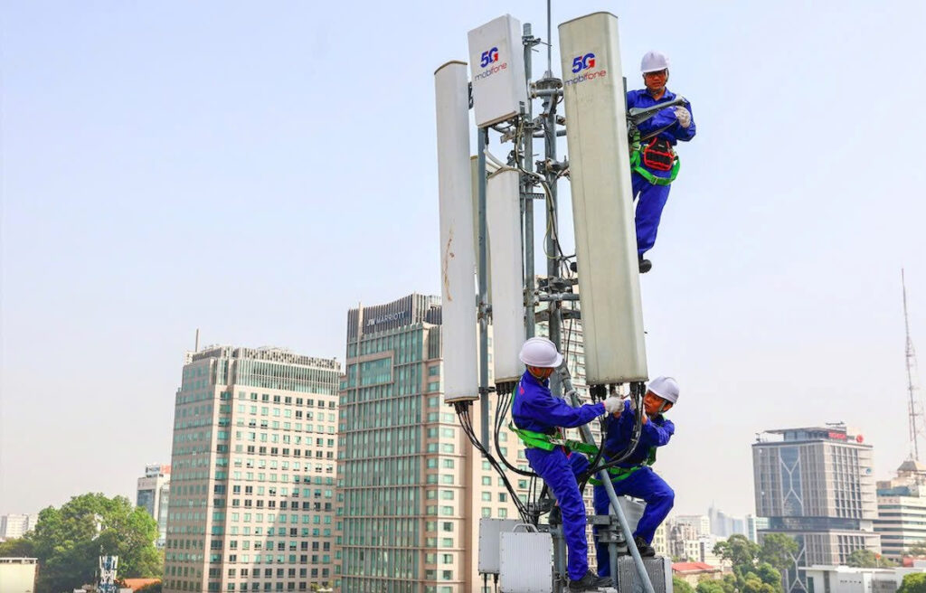 Hạ tầng trạm phát 5G của nhà mạng phục vụ người dùng di động