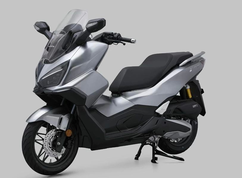 Cận cảnh kính chắn gió chỉnh điện trên Honda NWZ150