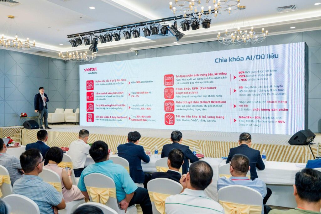 Nhân sự kiểm tra hàng hóa tại kho trong quy trình xử lý đơn