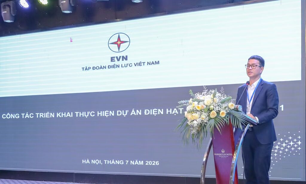 Các đại biểu tham dự hội nghị và thảo luận về công tác chuẩn bị dự án