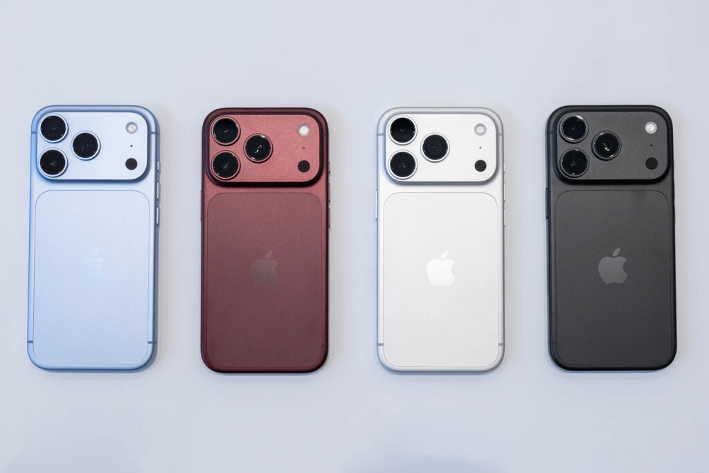 Mặt lưng iPhone 18 Pro Max màu Burgundy với sắc đỏ rượu trầm
