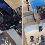 Chiếc Mercedes-Benz GLC 350L màu đen được trưng bày trong trung tâm thương mại