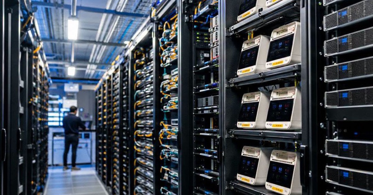 Các máy tính sinh học CL1 được bố trí trong trung tâm dữ liệu tại Singapore