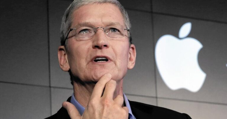 Tim Cook phát biểu trong một sự kiện của Apple