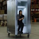 Thiết bị Do Hiemon Box bằng thép không gỉ đặt trong không gian sử dụng