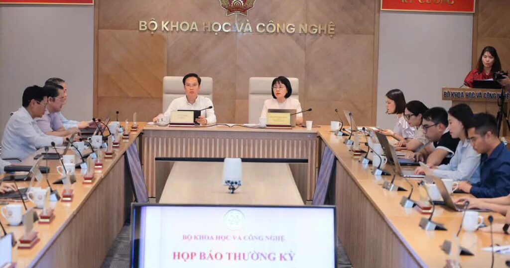 Đại diện Bộ Khoa học và Công nghệ thông tin về Giải thưởng Make in Viet Nam 2026 tại họp báo