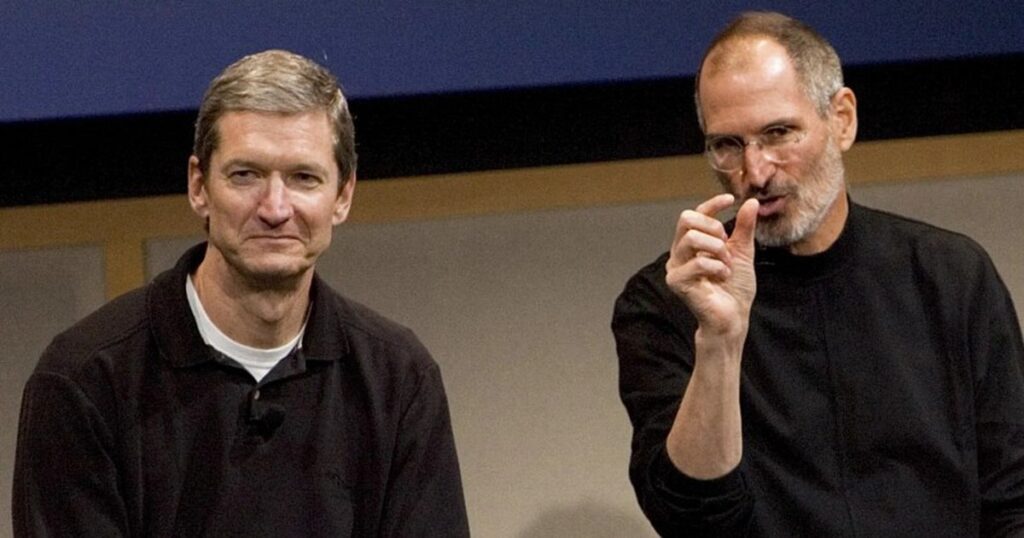 Steve Jobs và Tim Cook trong hai giai đoạn lãnh đạo Apple với phong cách tài chính khác nhau