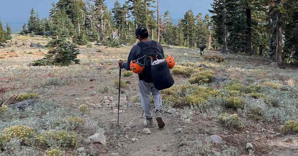 Khung cảnh núi Mount Shasta nhìn từ khu vực đường leo núi