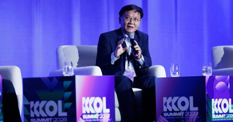 Trung tướng Lê Xuân Minh phát biểu tại phiên toàn thể KOL Summit 2026
