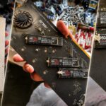 Người mua tháo tấm tản nhiệt trên card mở rộng Asus tại chợ đồ cũ