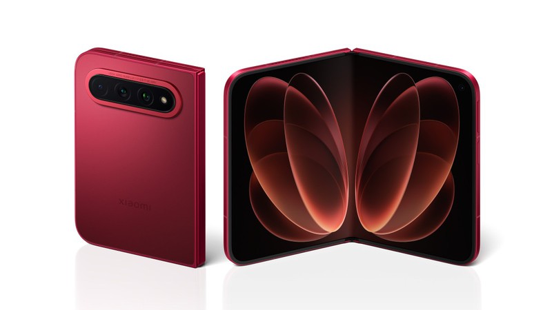 Mặt trước Xiaomi 18 Fold hiển thị màn hình ngoài