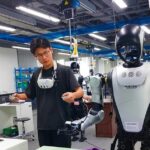 Các robot hình người thực hiện nhiều thao tác đời thường trong trung tâm đào tạo dữ liệu