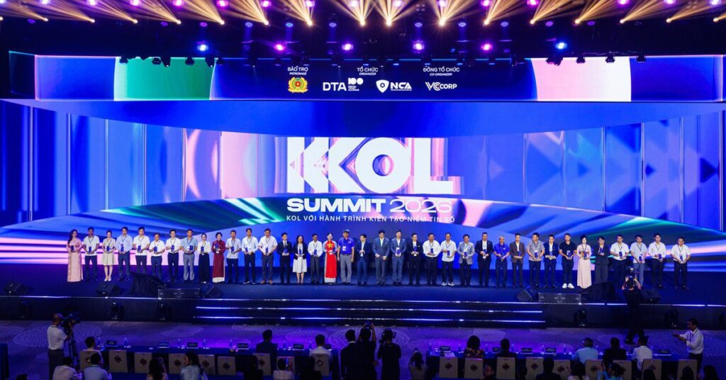 Đại diện 34 Câu lạc bộ Niềm tin số xuất hiện trên sân khấu KOL Summit 2026