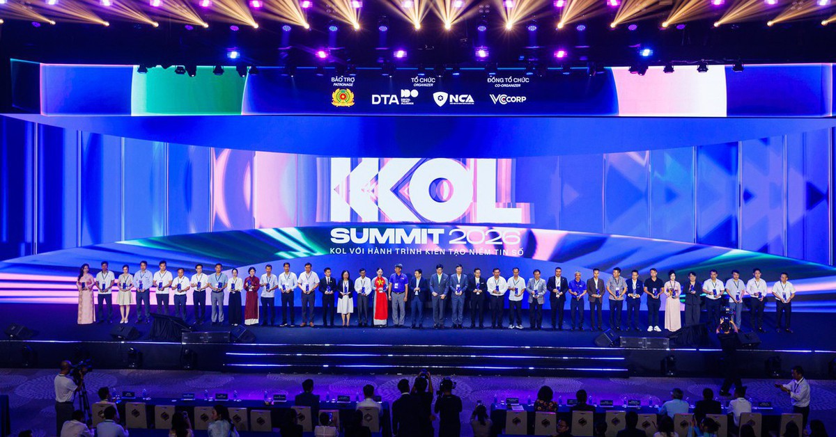 Đại diện 34 Câu lạc bộ Niềm tin số xuất hiện trên sân khấu KOL Summit 2026