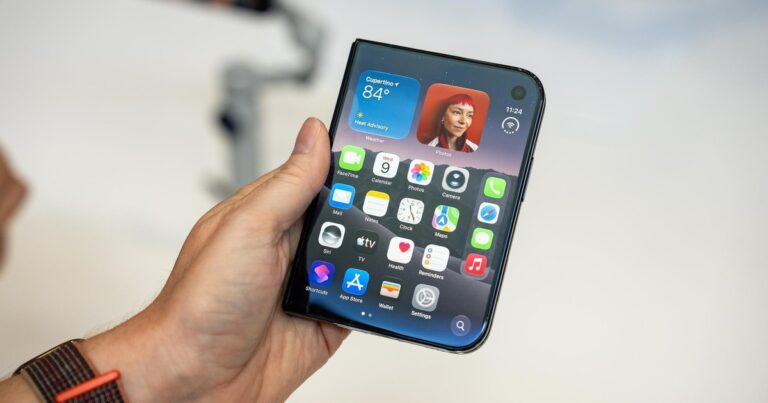 iPhone Duo mở phẳng với màn hình trong kích thước lớn