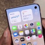 Cận cảnh iPhone Duo với màn hình ngoài hiển thị giao diện iOS