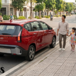 Hyundai Stargazer đỗ trong khung cảnh ngoài trời