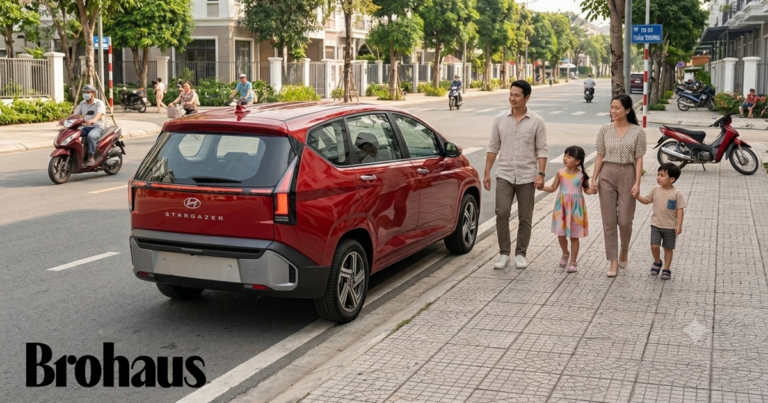 Hyundai Stargazer đỗ trong khung cảnh ngoài trời