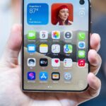 iPhone Duo mở và gập trong ảnh minh họa chuyển động
