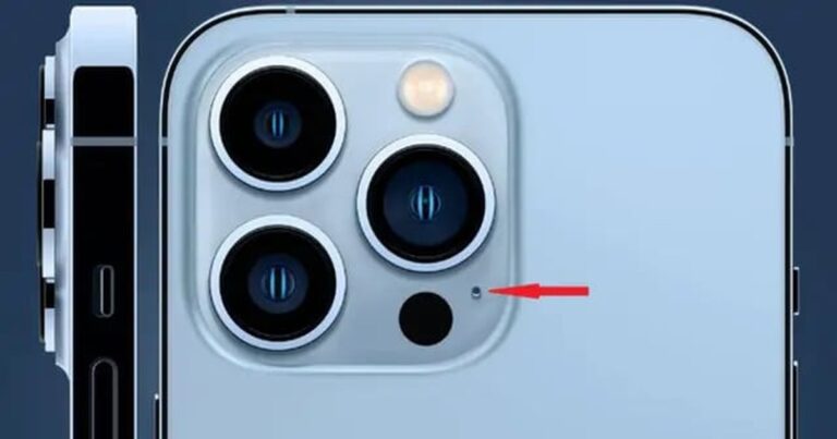 Mặt lưng iPhone với lỗ micro nhỏ nằm cạnh cụm camera sau
