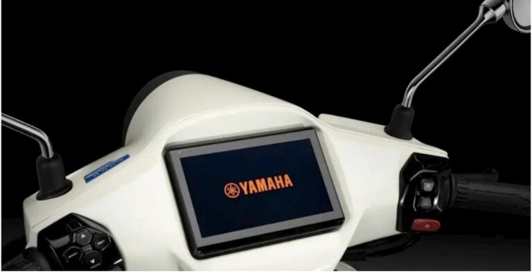 Yamaha Fuzzy 125 nhìn từ phía trước với thiết kế bo tròn