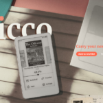 Boox Picco đặt trên bề mặt phẳng, cho thấy thiết kế máy đọc sách nhỏ gọn