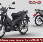 Honda RS125 Final Edition nhìn từ bên hông với bộ tem Stealth Stripe