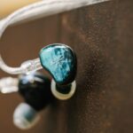 Hộp giấy màu xanh ngọc của tai nghe Kiwi Ears Stardust