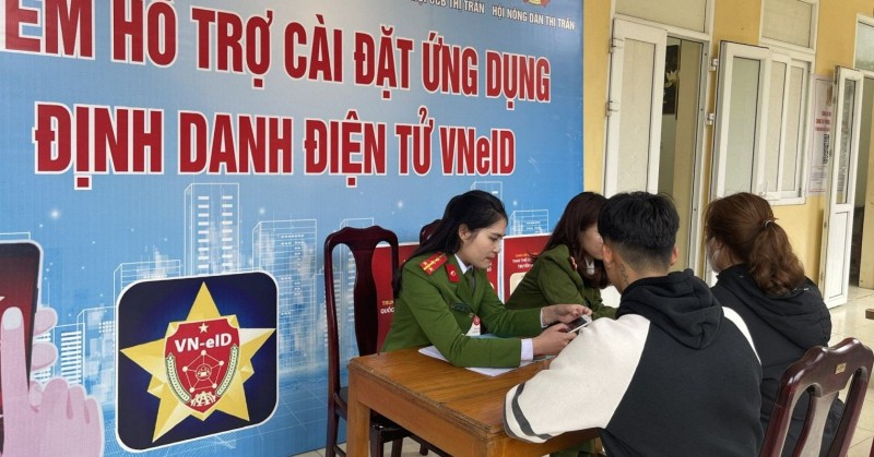 Màn hình điện thoại hiển thị thông tin trên ứng dụng VNeID