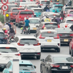 Xe taxi điện hoạt động trên đường phố đô thị
