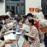 Người dân cung cấp thông tin để làm sạch dữ liệu đất đai tại một phường ở Hà Nội