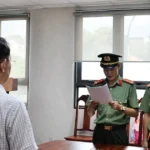 Đại diện Công ty L.A. làm việc với cơ quan công an về vụ cài đặt phần mềm trái phép
