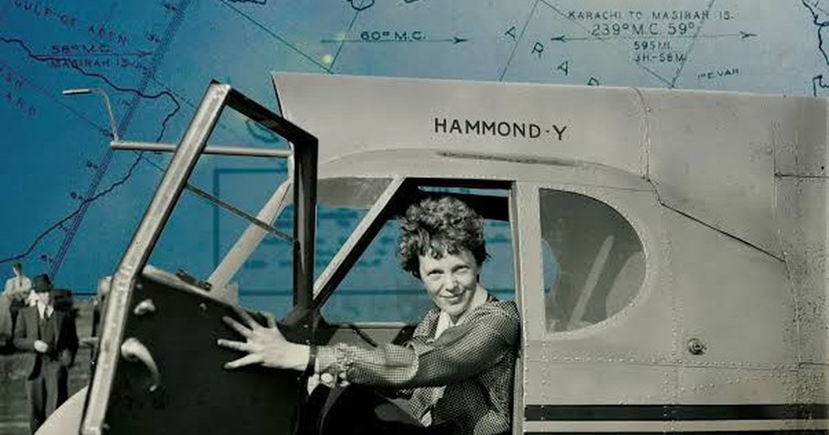 Chân dung nữ phi công Amelia Earhart trong trang phục hàng không